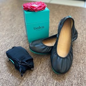 Matte 🖤 Black 🖤 Tieks